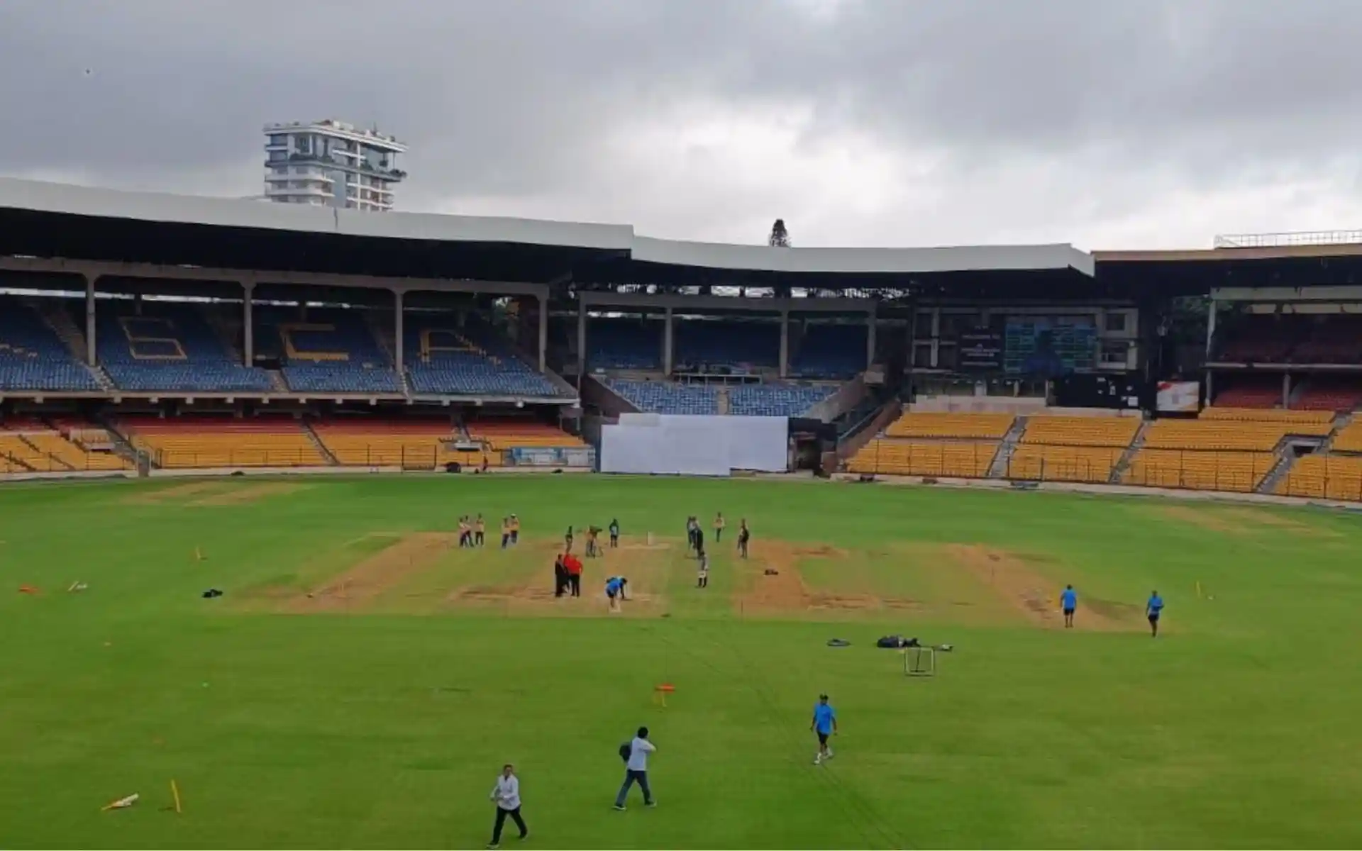 M Chinnaswamy Stadium Pitch Report For DC vs MI WPL 2025 Match