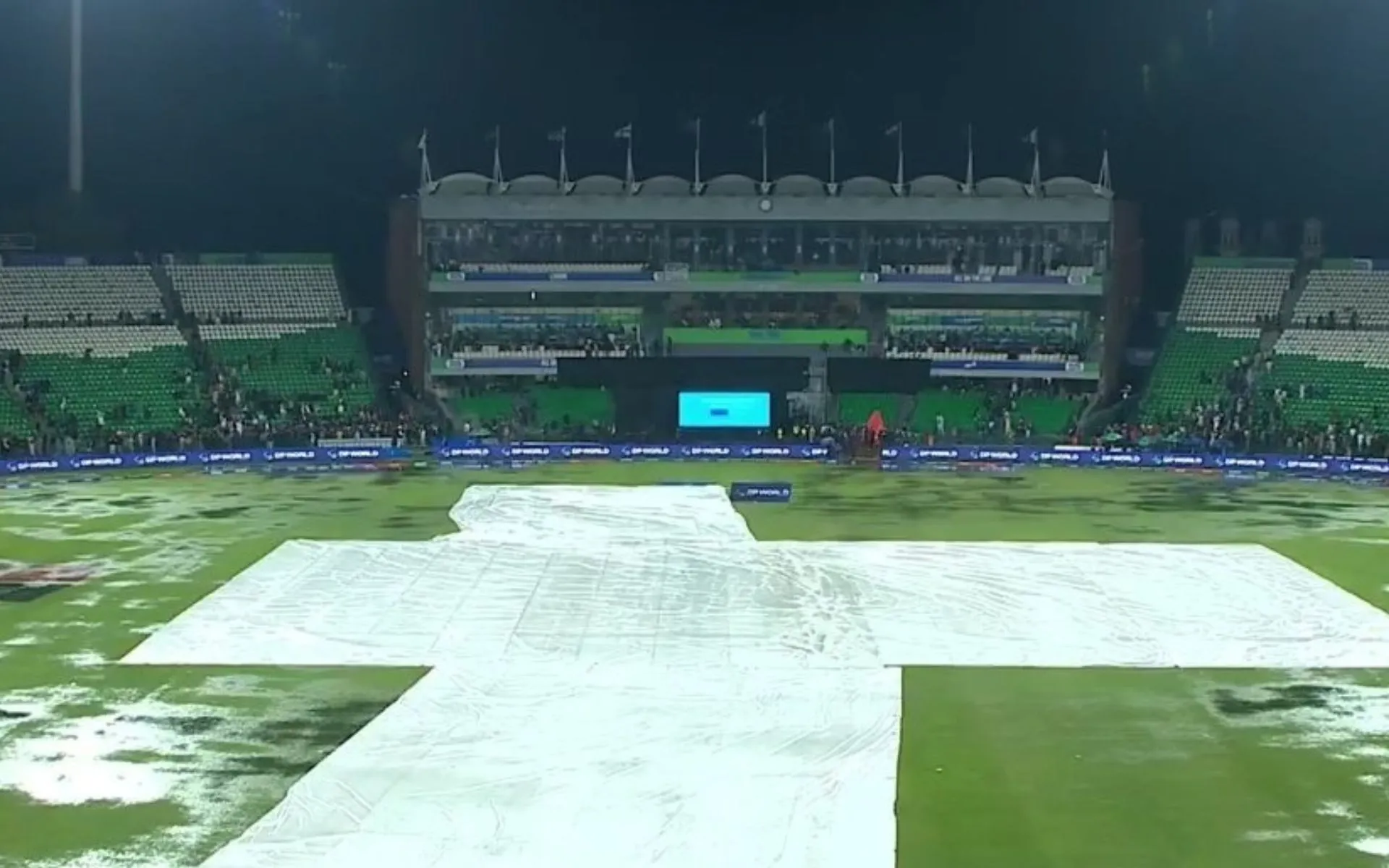 Rain in Lahore Cricket Stadium (@cricketik247/X.com)