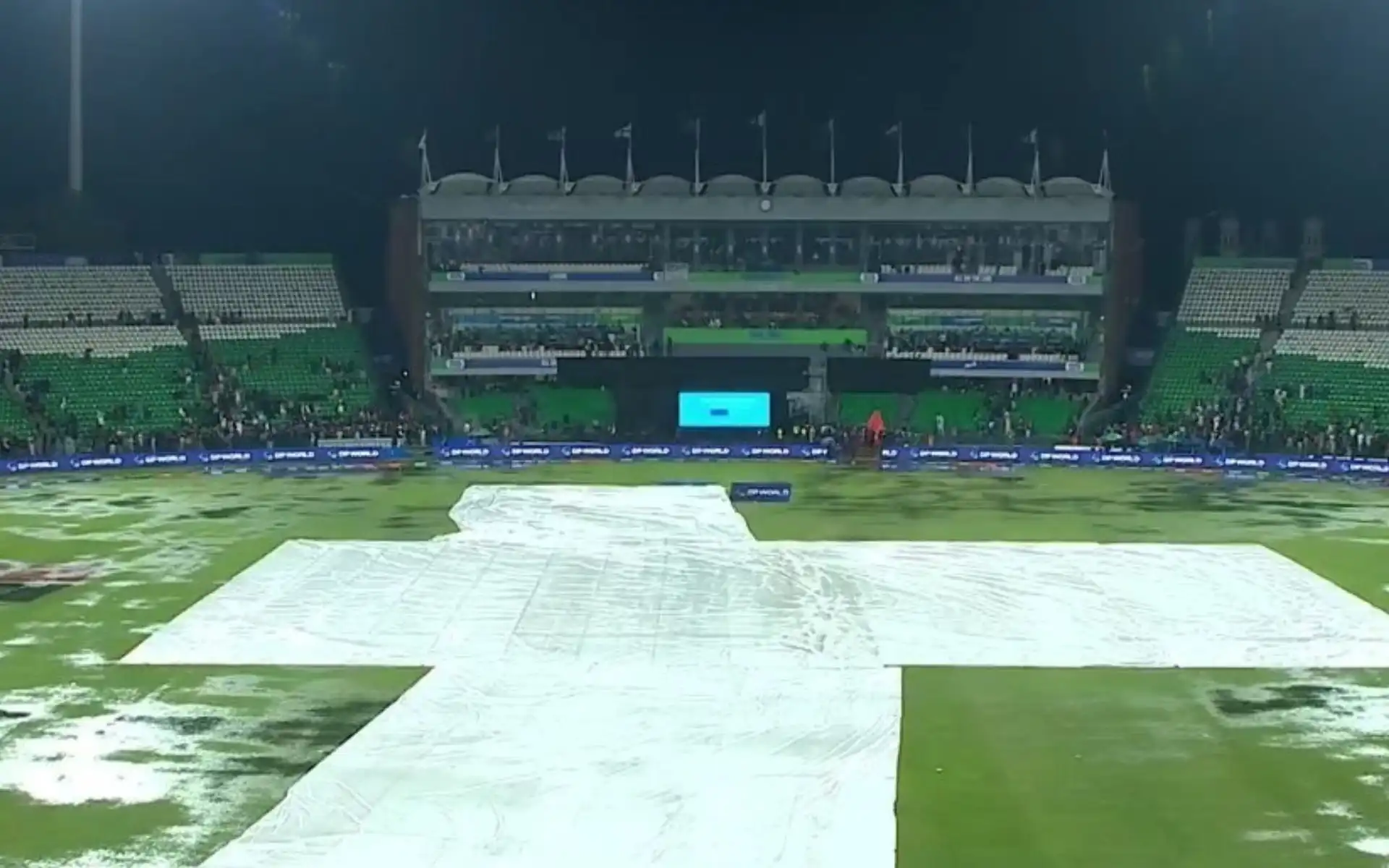 Rain in Lahore Cricket Stadium (@cricketik247/X.com)