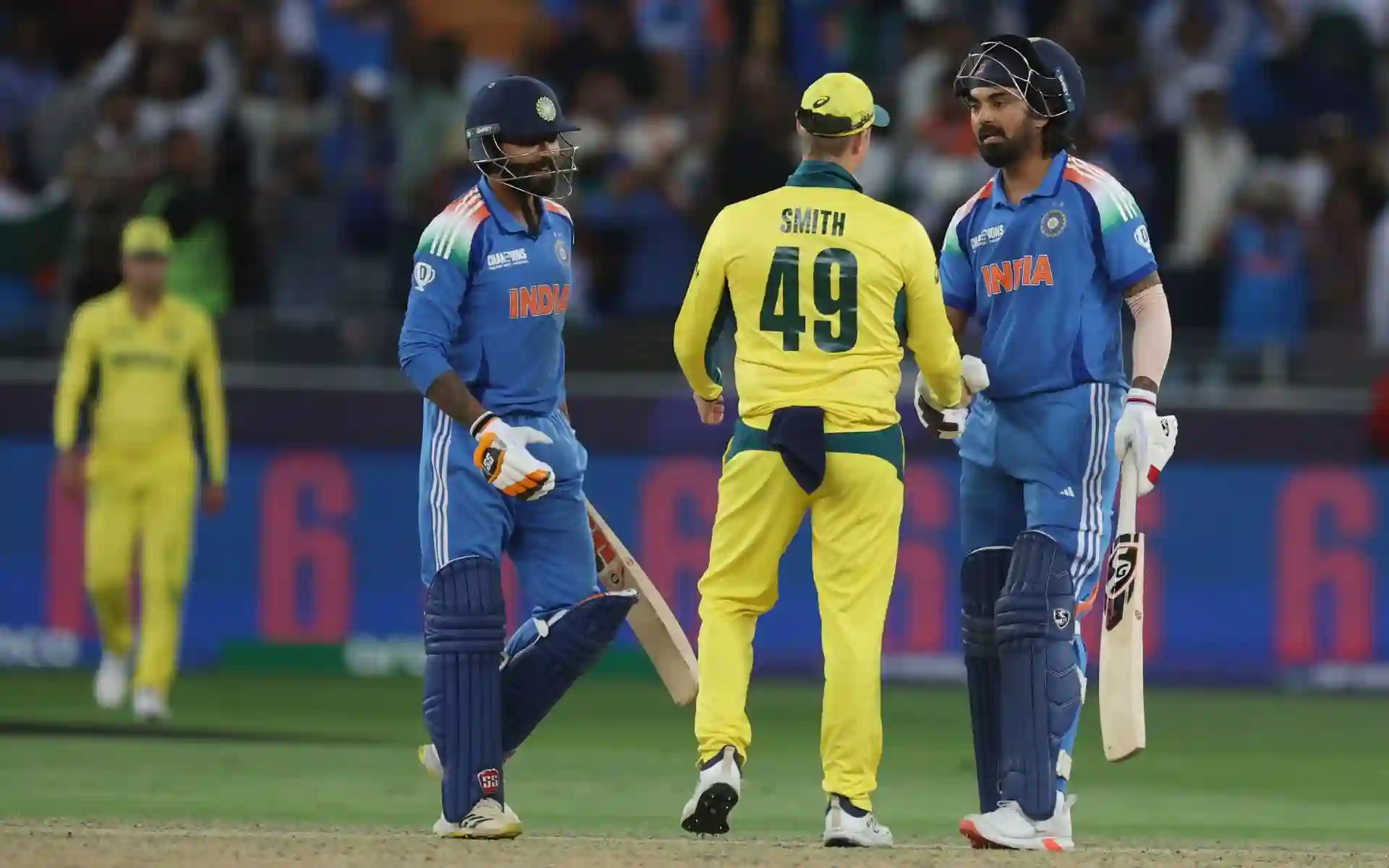 KL Rahul shaking hands with Steve Smith (Source: AP Photos)