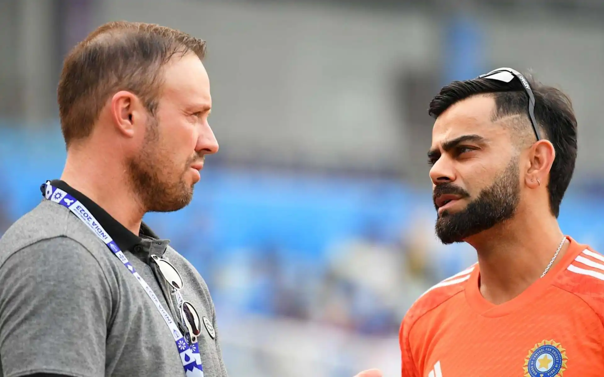AB De Villiers with Virat Kohli [Source: @mufaddal_vohra/x]