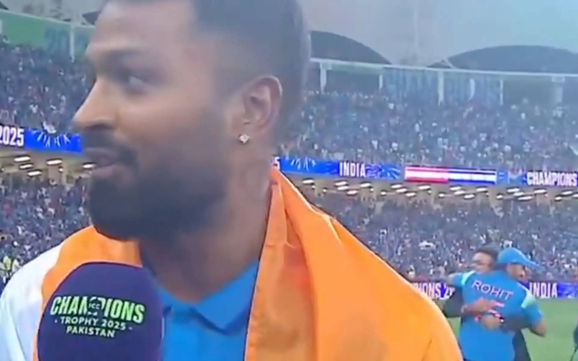 Jay Shah hugs Rohit Sharma (Source:@kuchnahi1269083/X.com)