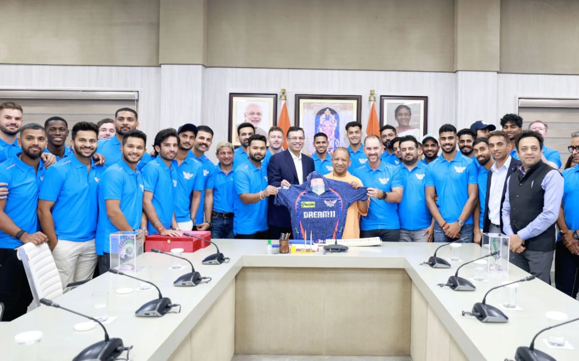 Entire LSG Squad With CM Yogi Adityanath (Source: @Lucknow