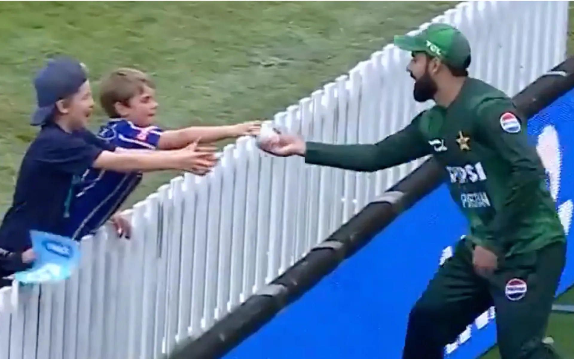 Shadab Khan with a little kid (Source:@SonyLiv/X.com)