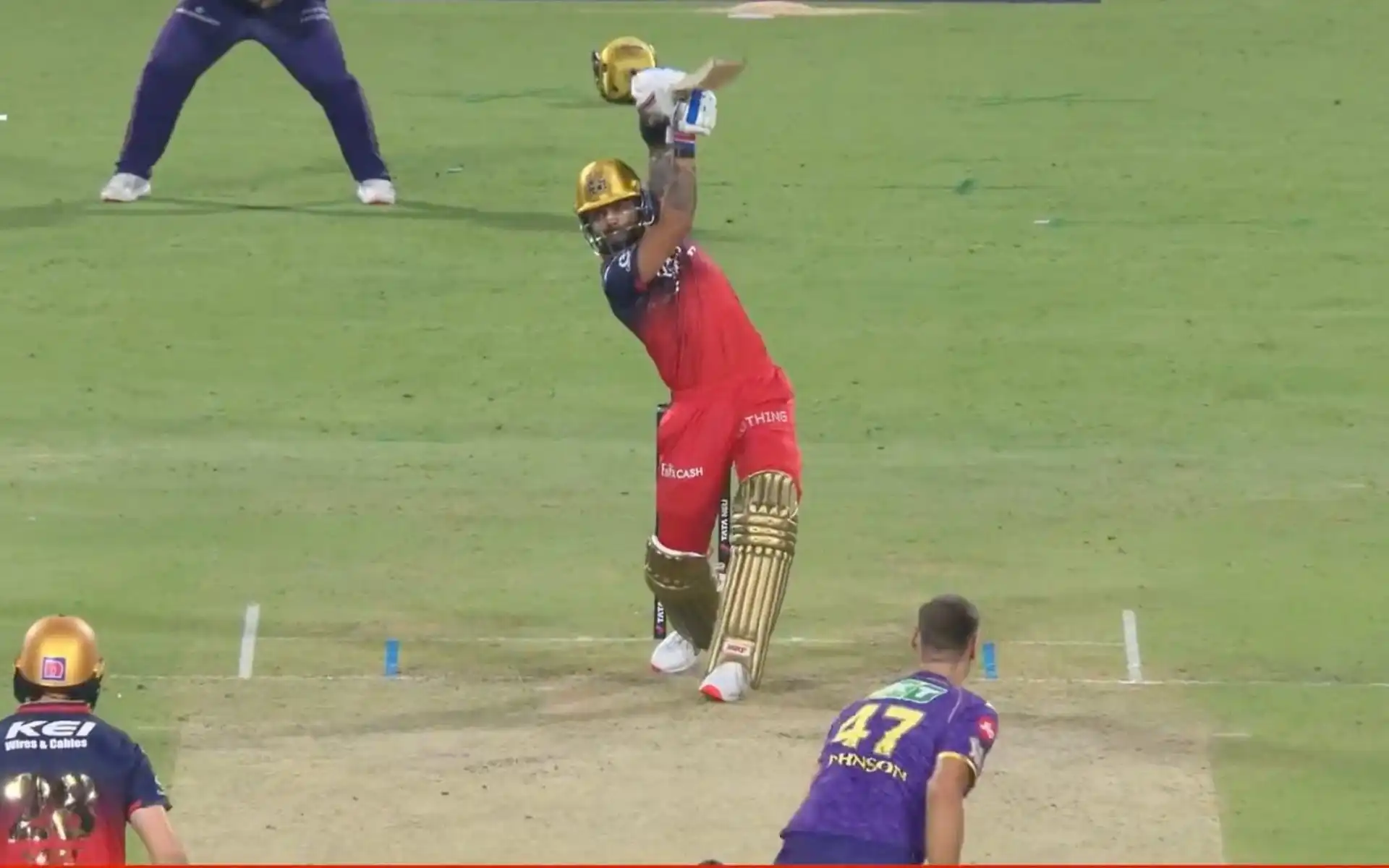 Virat Kohli hit a wonderful six in the first match of IPL 2025 [Source: @IPL/x.com]