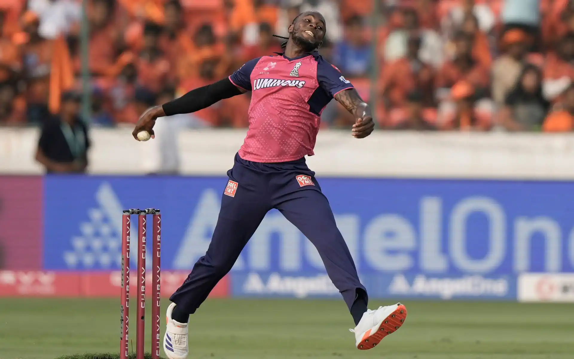 Jofra Archer in action (Source: AP Photos)