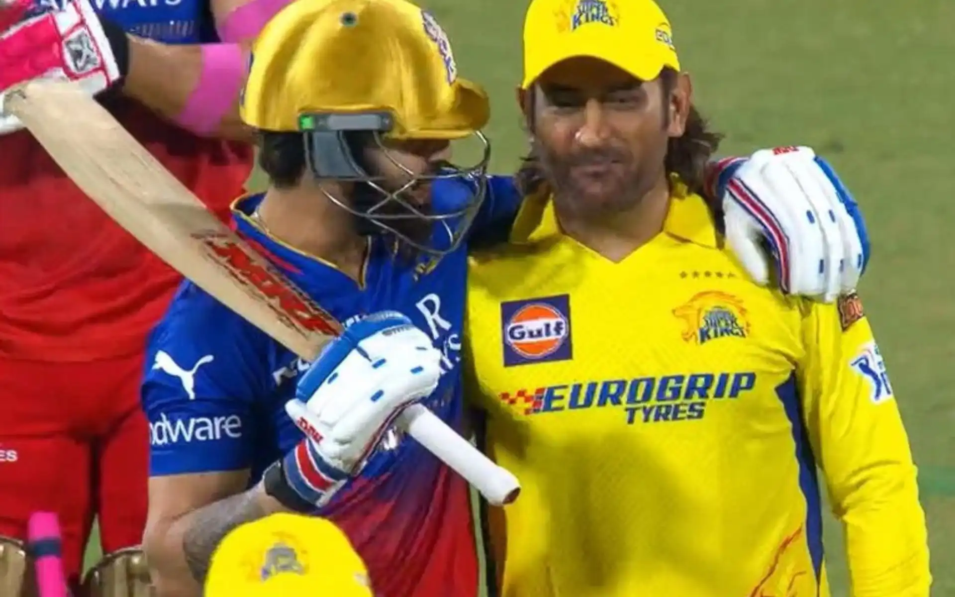 Virat Kohli and MS Dhoni together in IPL (Source:@FeelTuner84754/X.com)