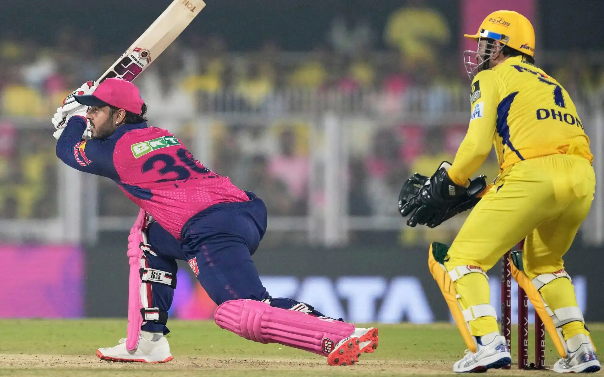 Nitish Rana & MS Dhoni (Source: AP Photos)