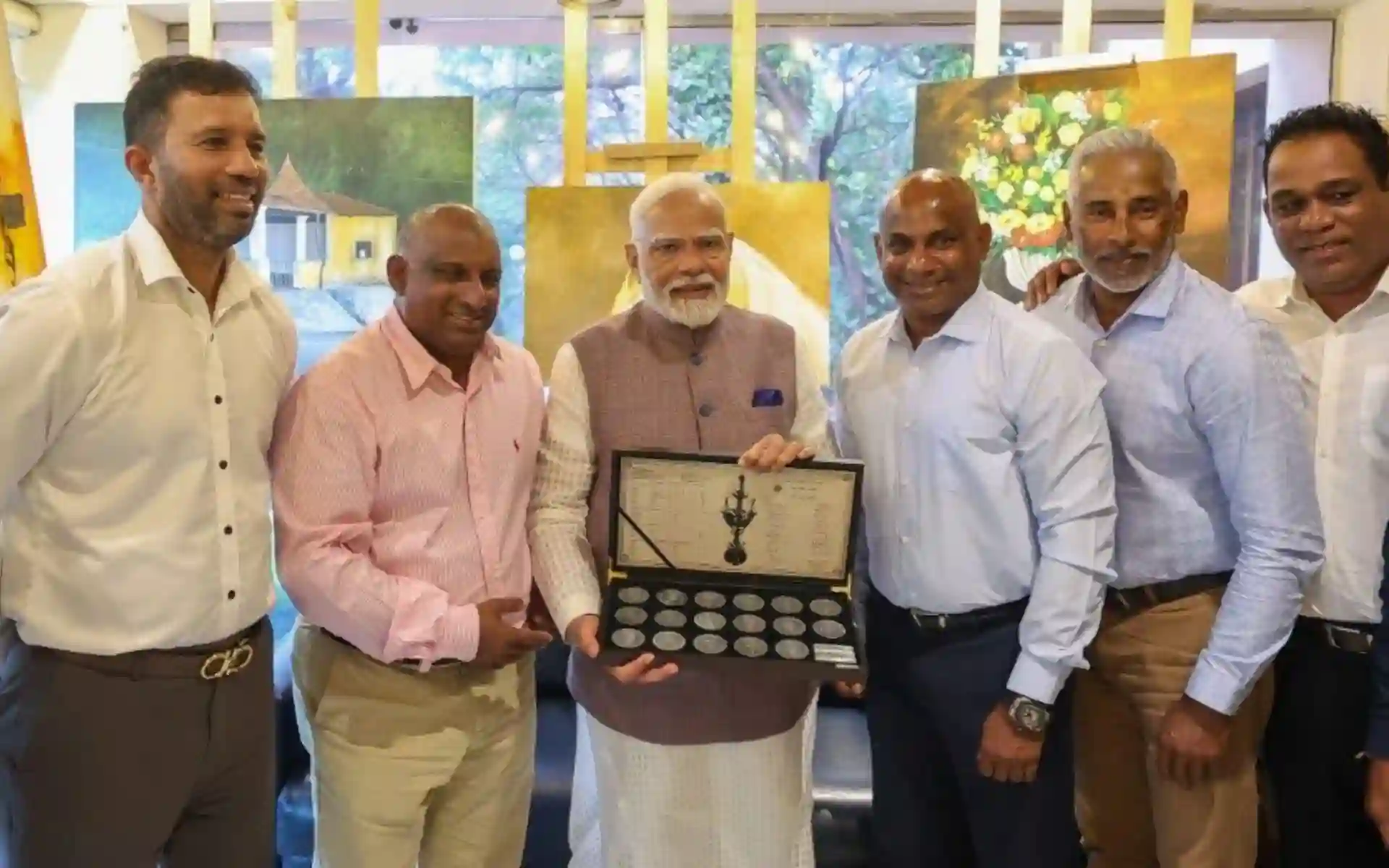 PM Modi Meets Sri Lanka’s 1996 World Cup Winning Team During Diplomatic Trip