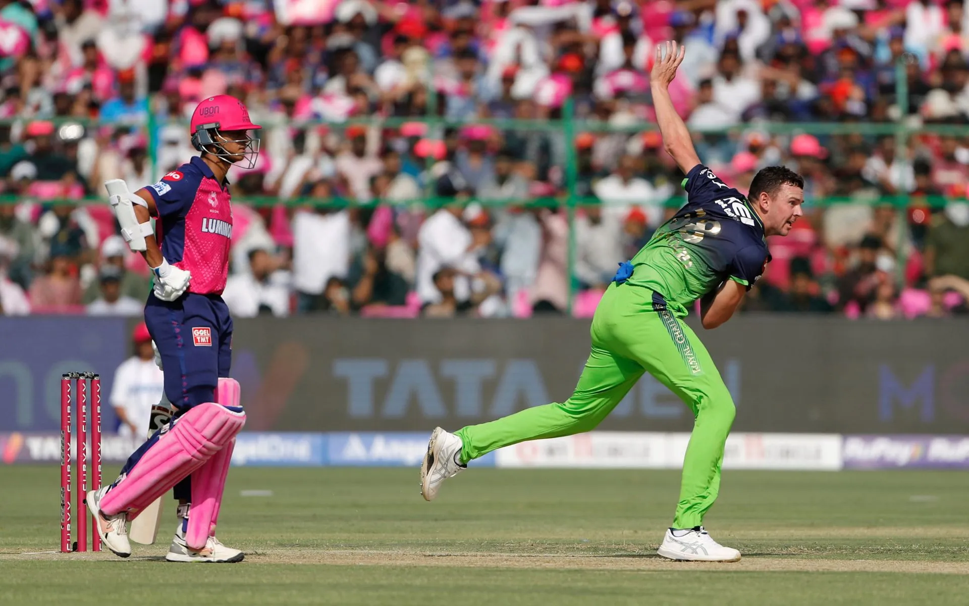 Hazlewood and Jaiswal in IPL 2025 (AP Photos)