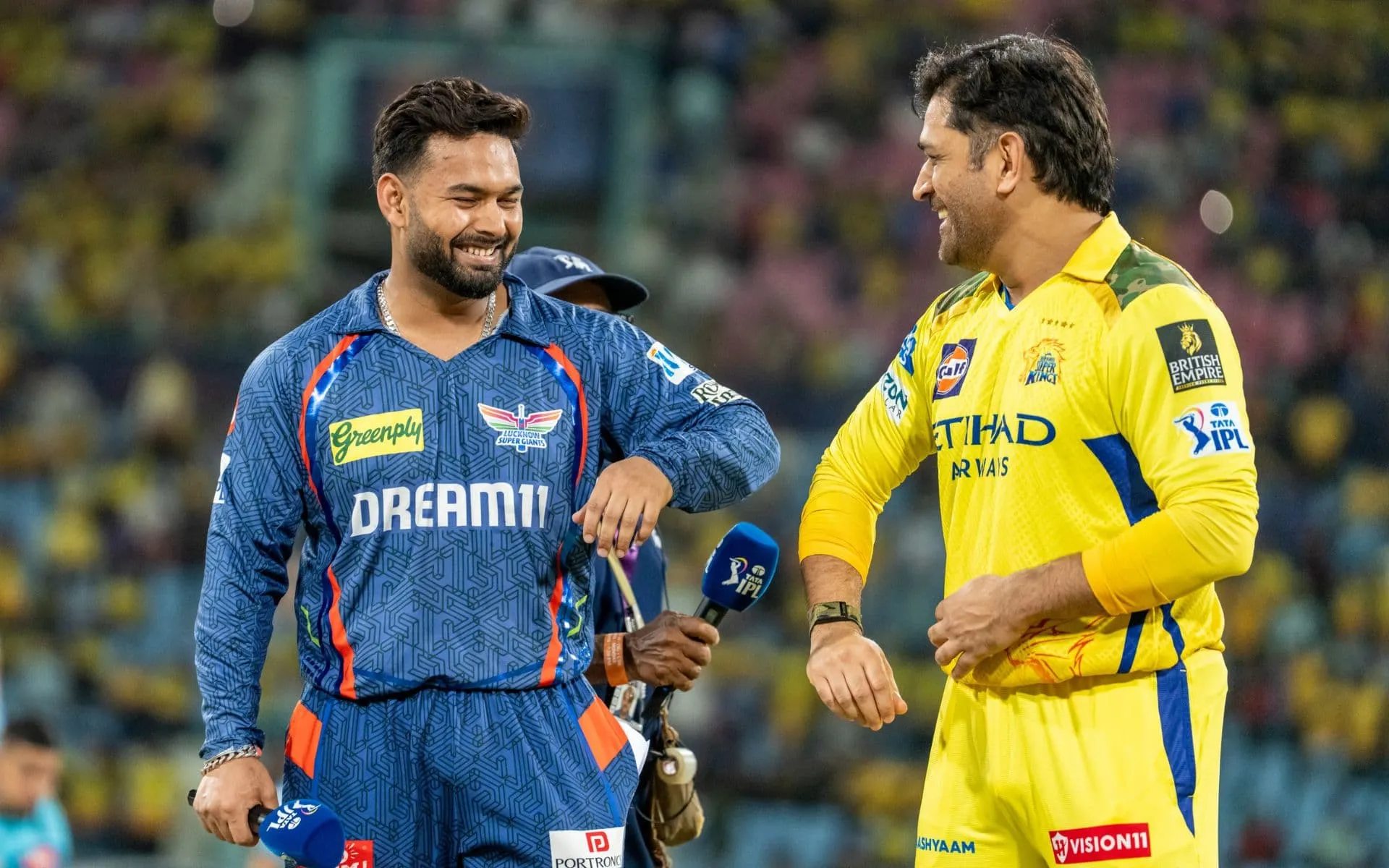 MS Dhoni and Pant - (Source : @Johns/X.com)