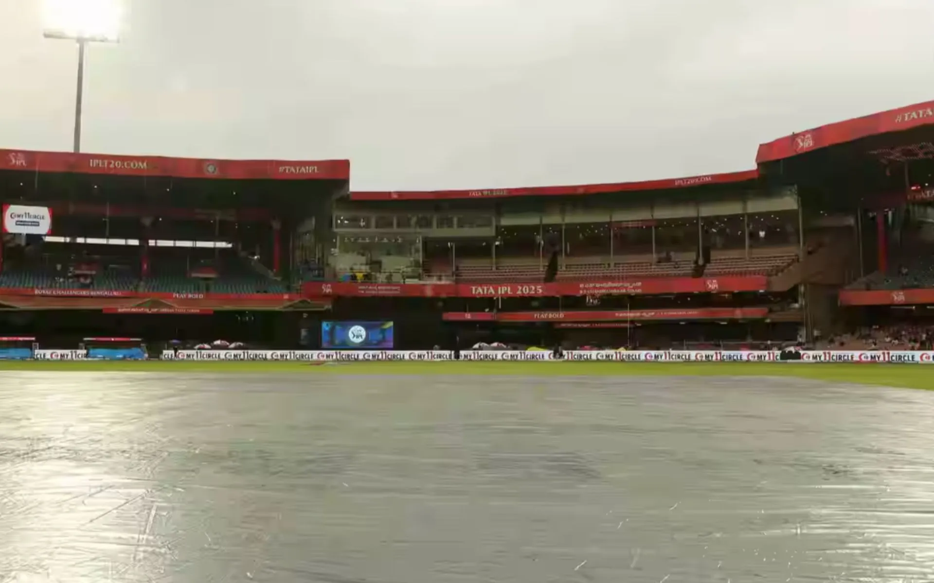 Rain in Chinnaswamy [Source: @iplt20.com]
