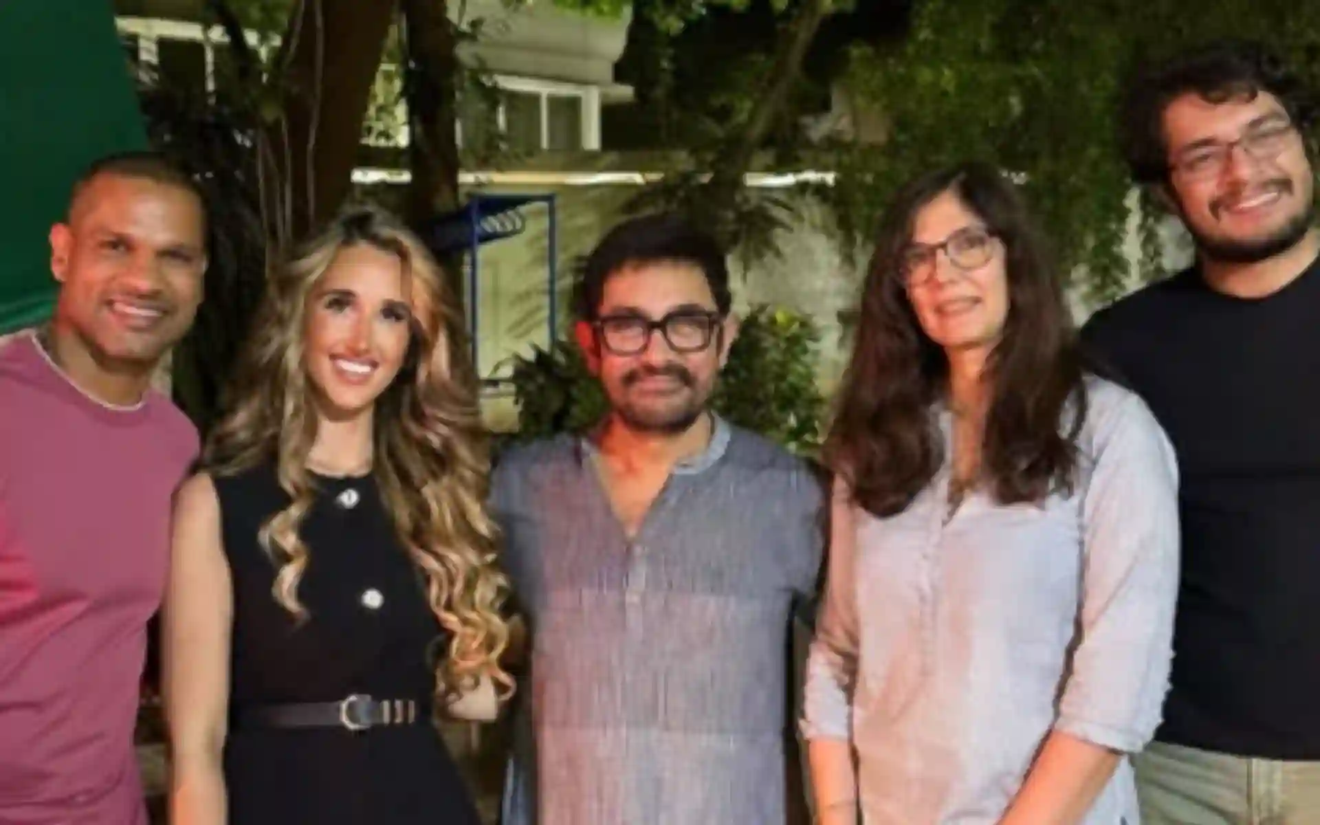 Shikhar Dhawan Meets Aamir Khan's friends and family [Source: SophieShine93/Instagram.com]