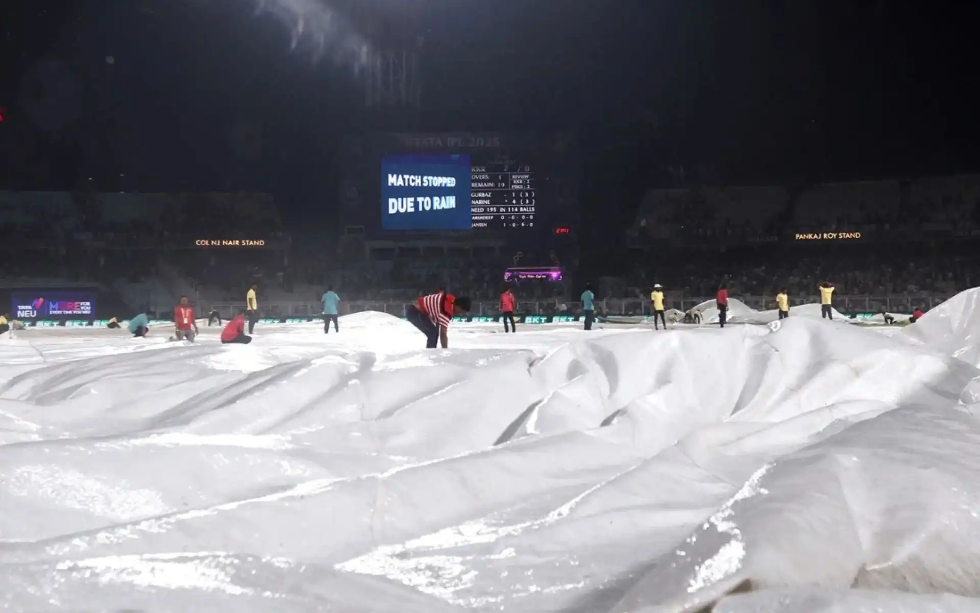 Hayden On Chaotic Wild Storm At Eden Gardens [Source: @CricCrazyJohns/X.com]