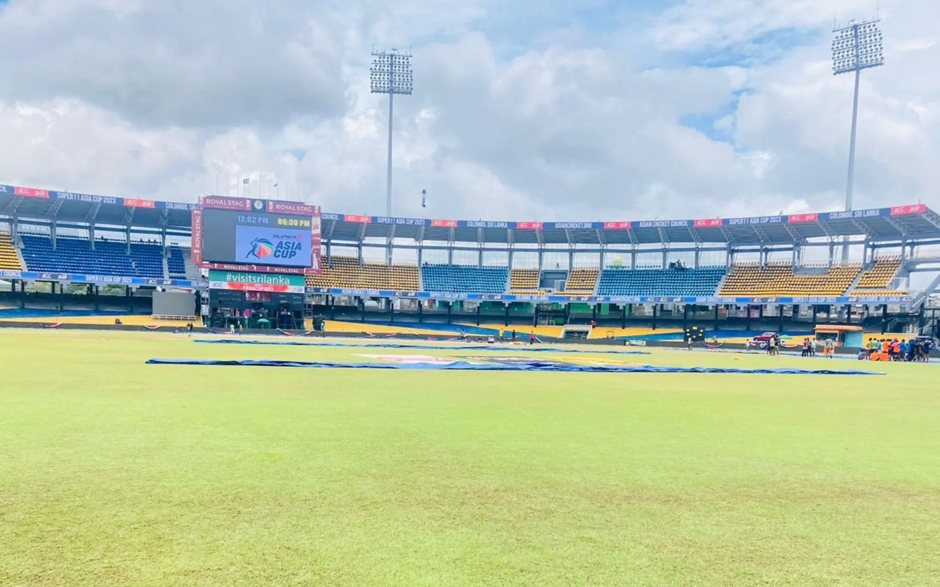 R Premadasa Stadium pitch and weather [Source: @mufaddal_vohra/x.com]
