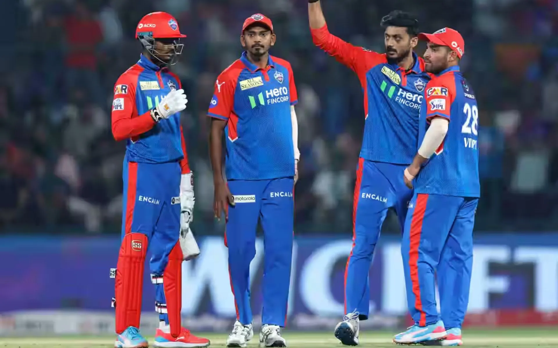 Axar Patel with Delhi Capitals teammates [Source: IPLT20.COM]