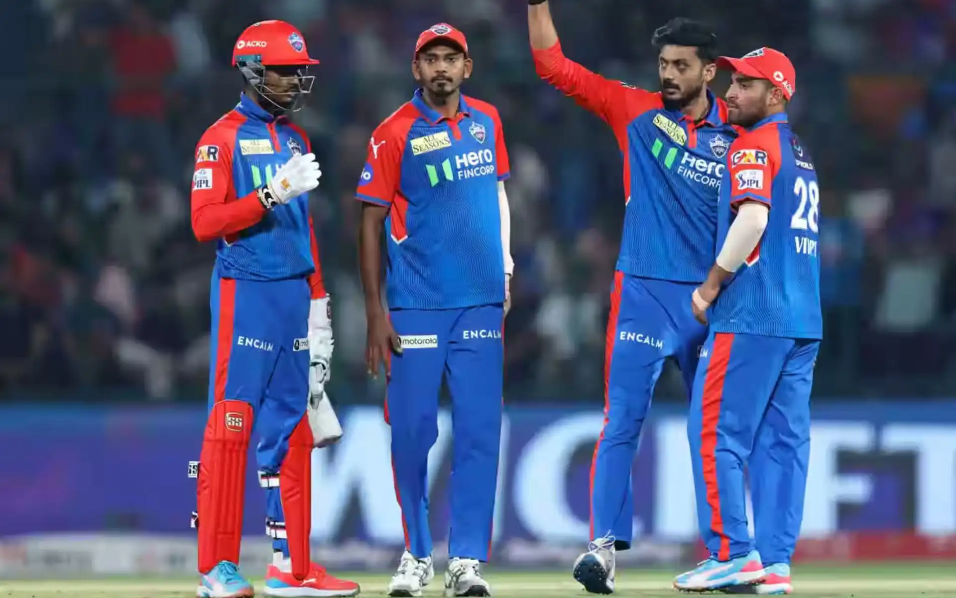 Axar Patel with Delhi Capitals teammates [Source: IPLT20.COM]