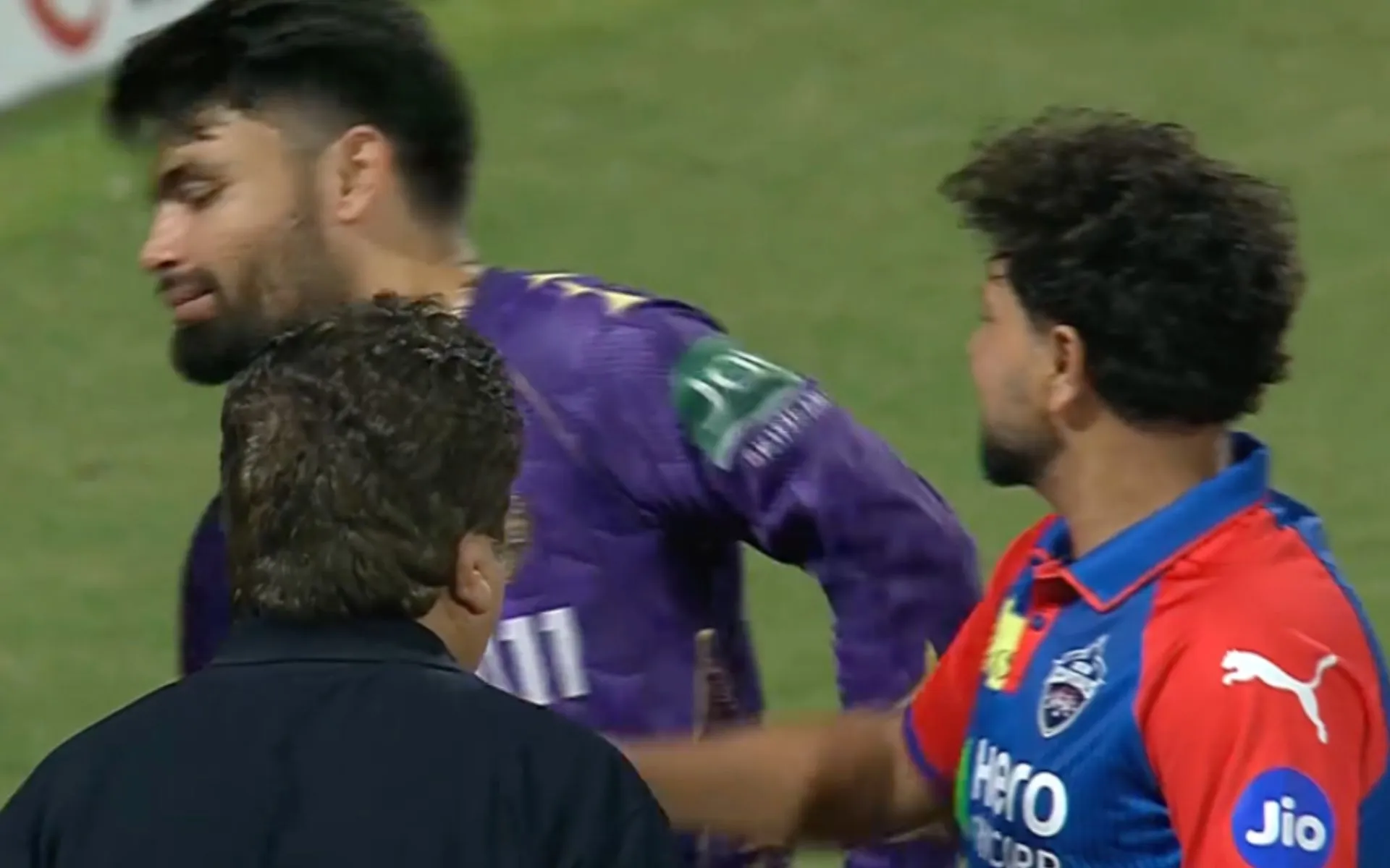 Kuldeep slaps Rinku Singh [Source: @OneCricketApp/X]