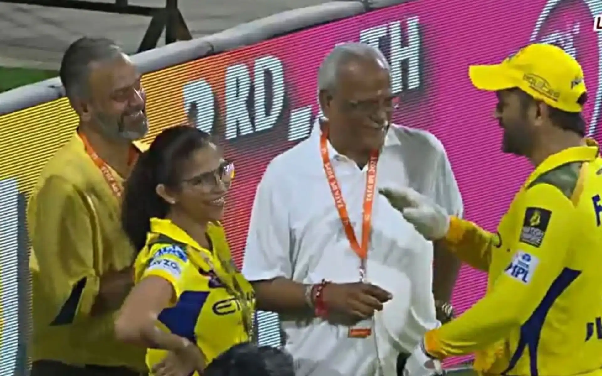 MS Dhoni with CSK CEO [Source: @academy_dinda/x.com]