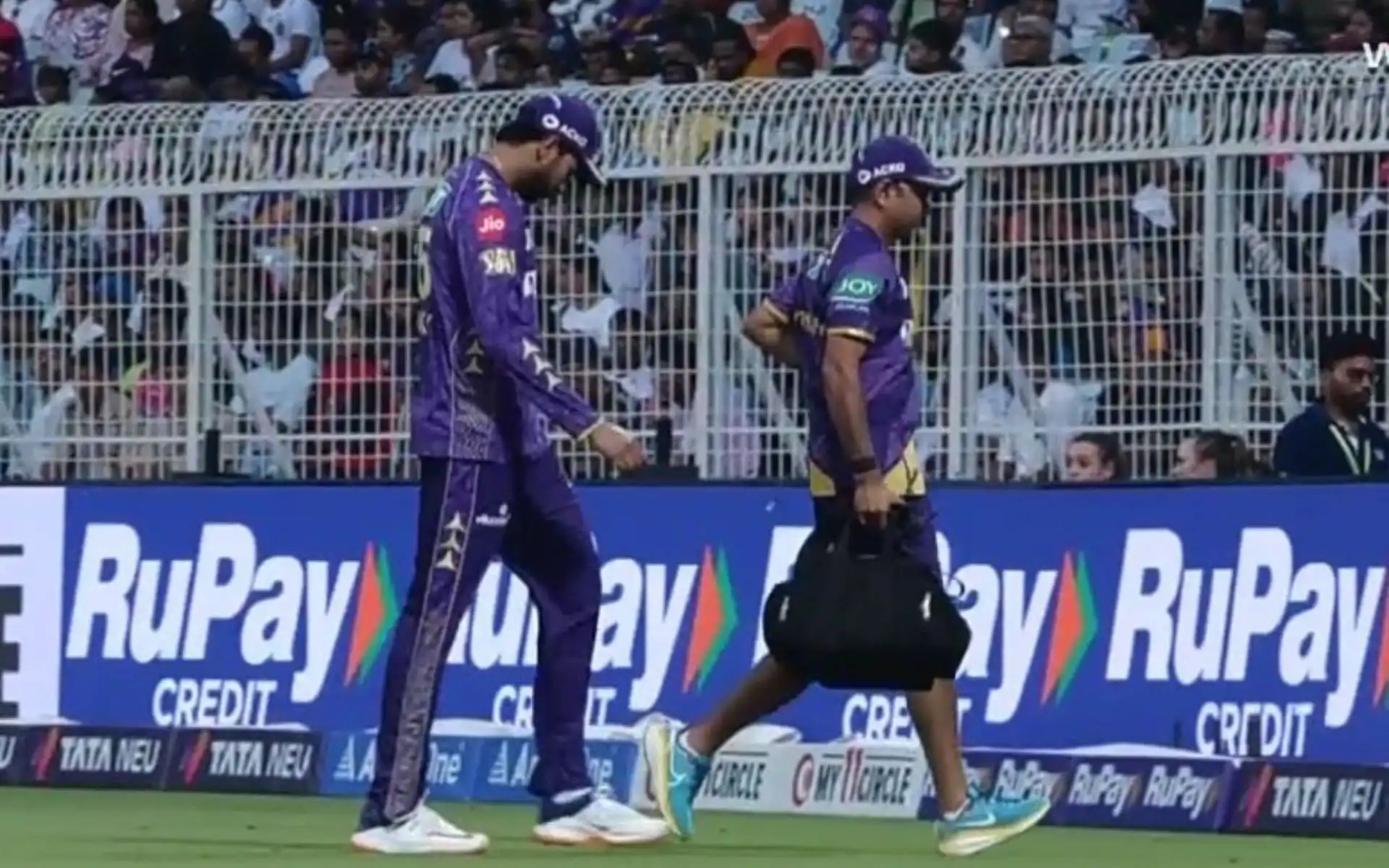 Injury Hits KKR; Venkatesh Iyer Walks Off The Field During IPL 2025 Match vs RR