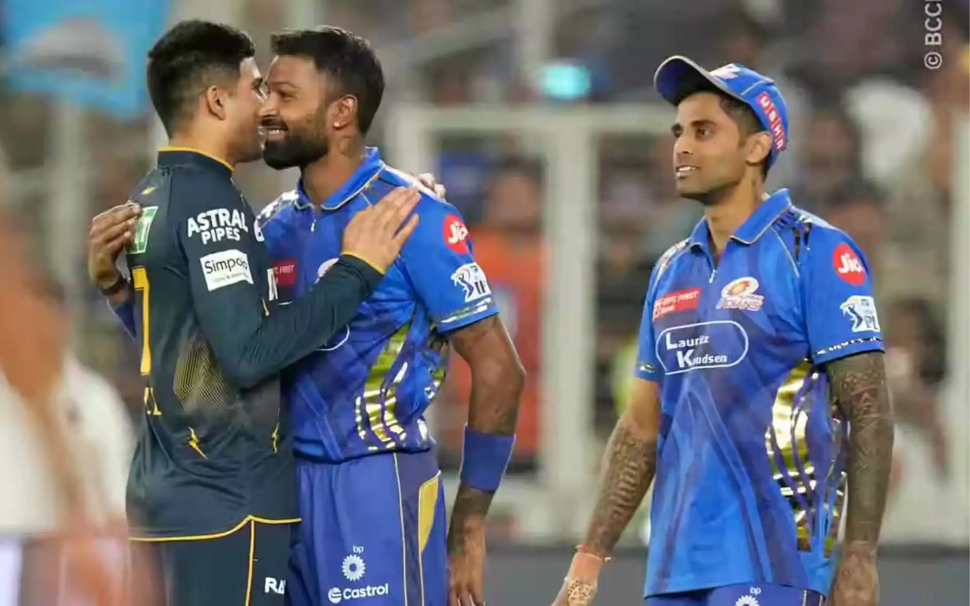 Captains hugging post GT vs MI match (iplt20) 