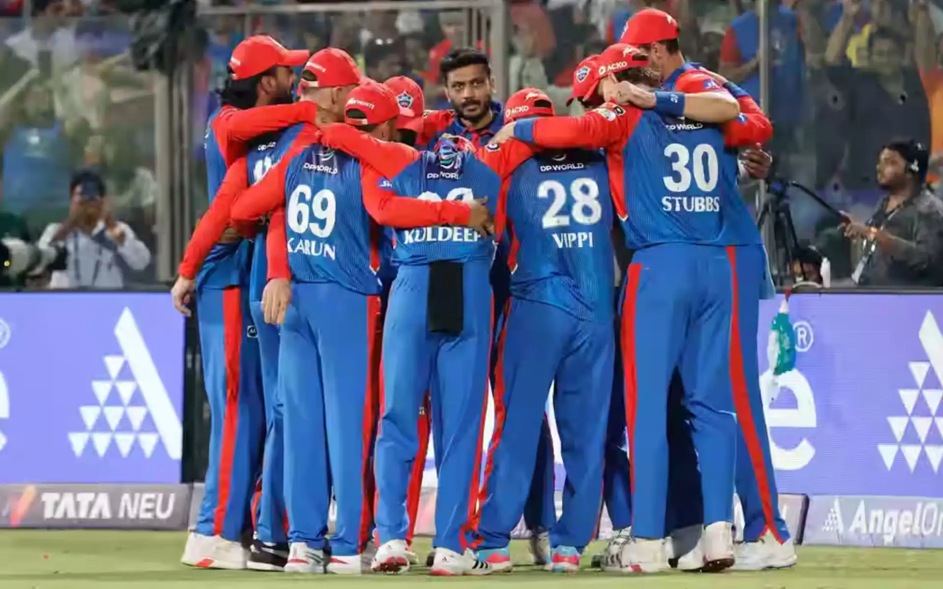 Captain of Delhi Capitals in a conversation with his team (iplt20)