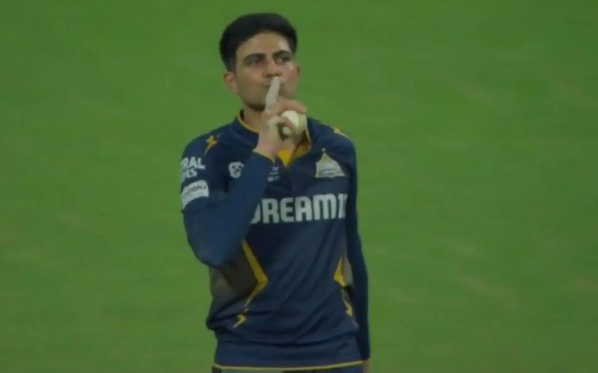 Shubman Gill Silences Wankhede Crowd! GT Captain Picks 3 Stunning Catches To Wreck MI Shubman Gill Silences Wankhede Crowd! GT Captain Picks 3 Stunning Catches To Wreck MI