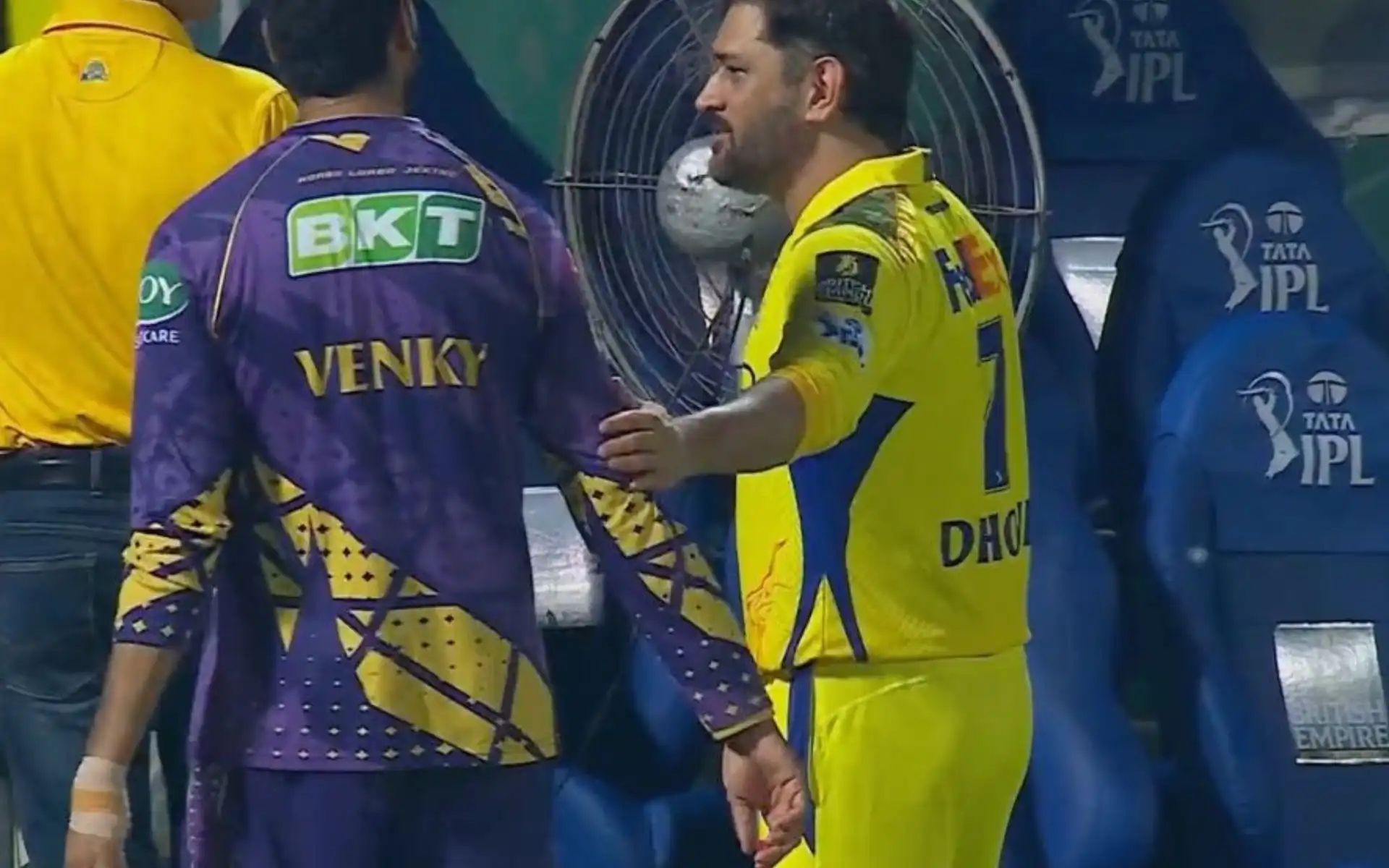Venkatesh Iyer with Dhoni in IPL 2025 (Source: @OneCricketApp/X.com)