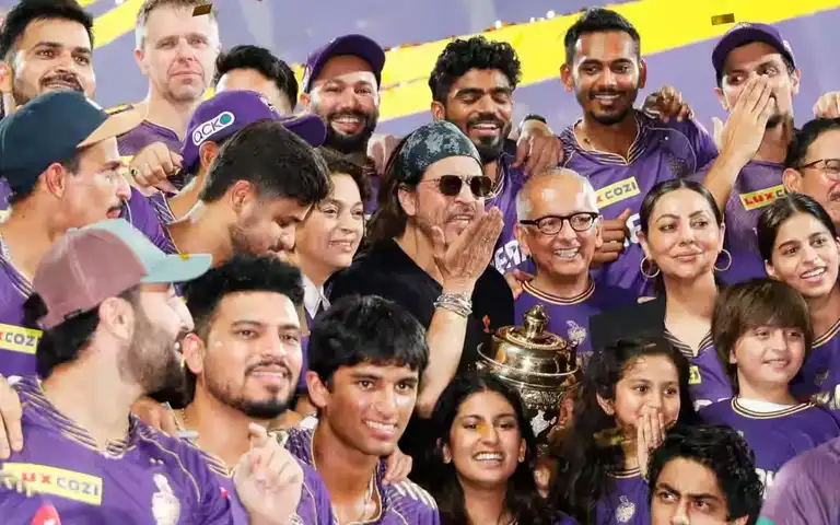 KKR Team celebrating their title win with owners (iplt20)