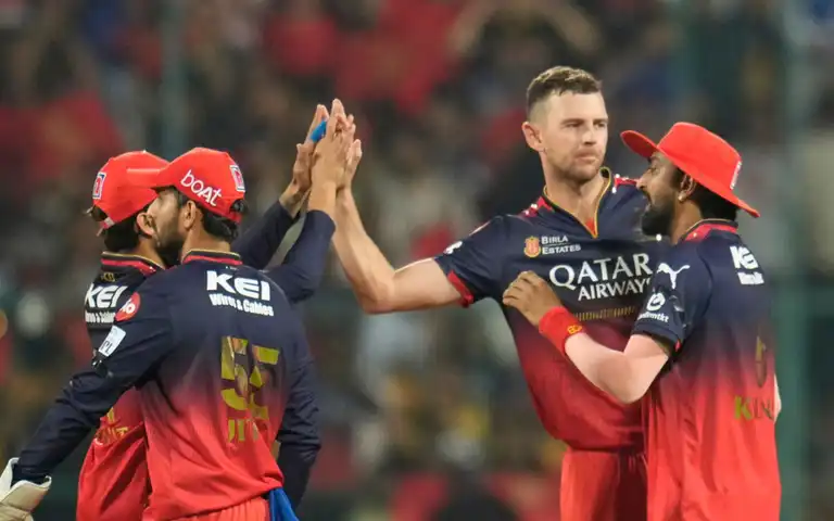 RCB के खिलाड़ी [Source: AP]
