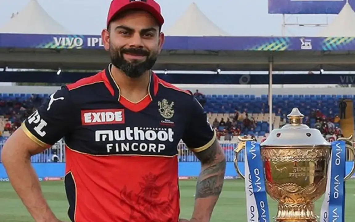 Virat Kohli with the IPL trophy [Source: x.com]