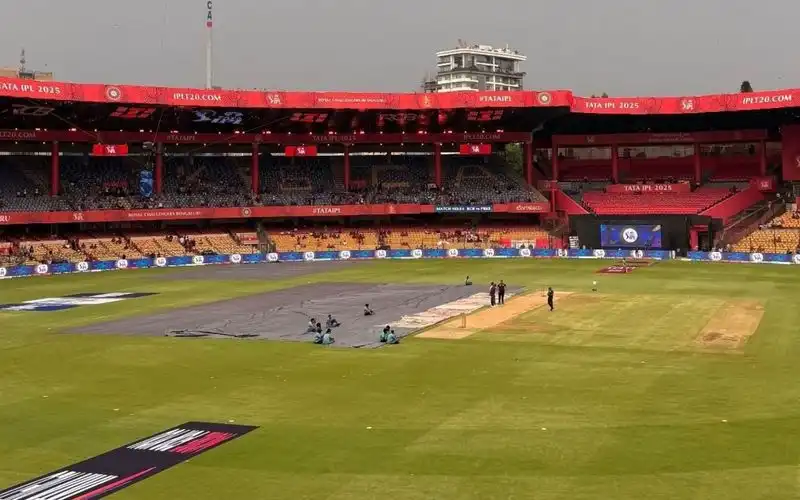 एम चिन्नास्वामी स्टेडियम, बेंगलुरु [Source: @ImTanujSingh/X]