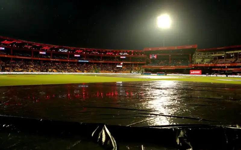 बेंगलुरु में टॉस में देरी [स्रोत: @shilpasahu432/x.com]
