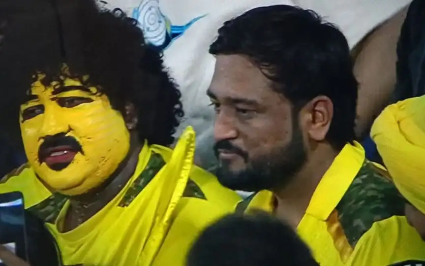 Crazy Scenes In Delhi As Dhoni's Doppelganger Grabs Limelight During CSK Vs RR Clash Crazy Scenes In Delhi As Dhoni's Doppelganger Grabs Limelight During CSK Vs RR Clash