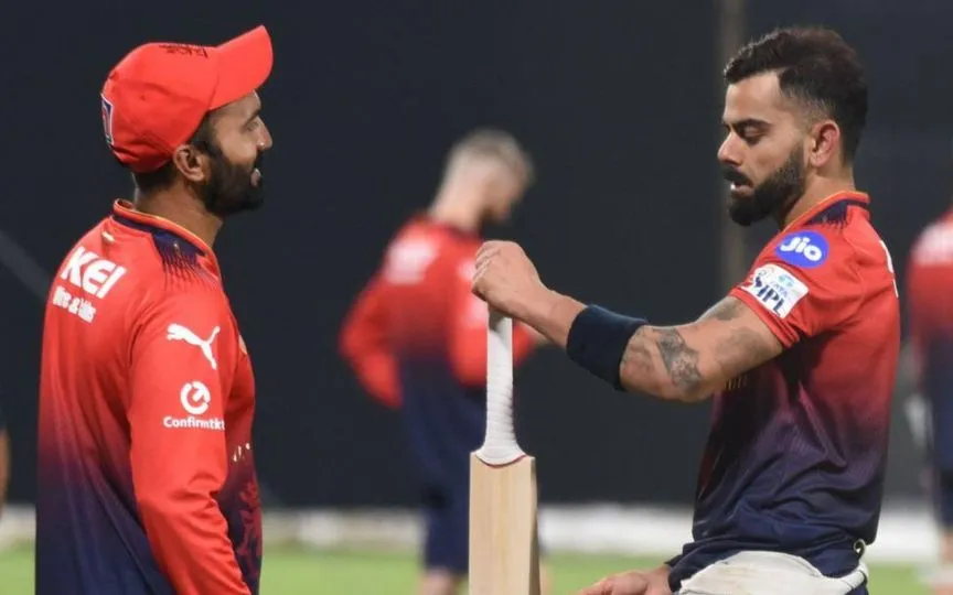 Dinesh Karthik With Virat Kohli (Source: @RcbianOfficial/x.com)