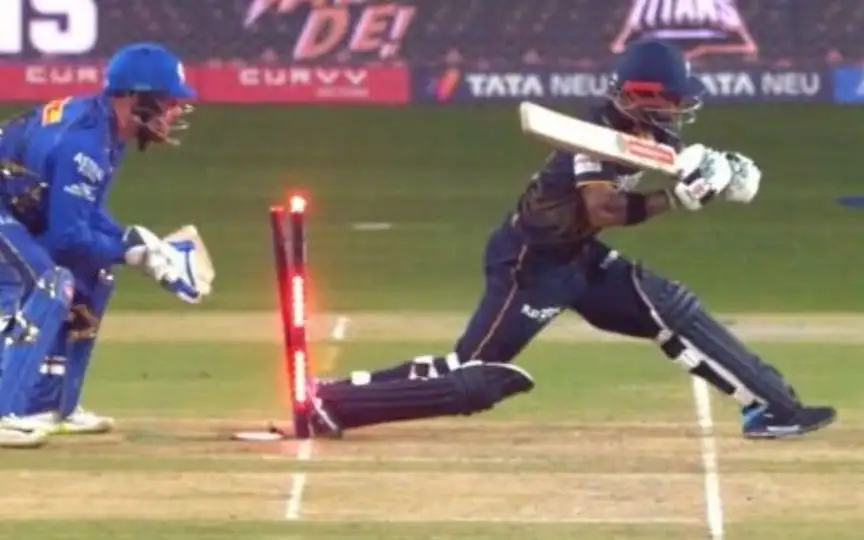 Kusal Mendis getting hit-out against MI (Source:@OneCricketApp/X.com)
