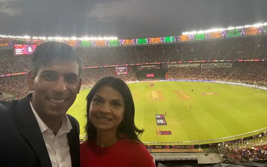 Rishi Sunak with his wife (Source:@ImTanujSingh/X.com)