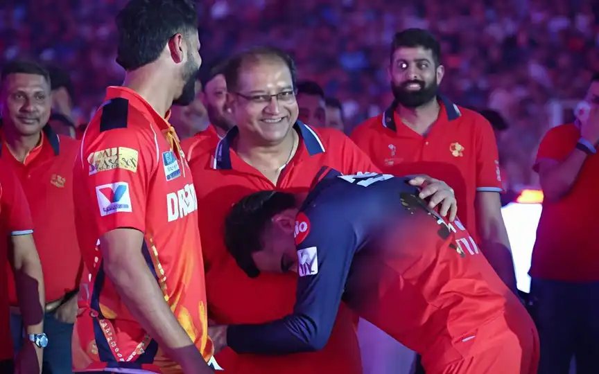 Virat Kohli Hugs Shreyas Iyer's Father In An Emotional Moment After RCB's IPL Win