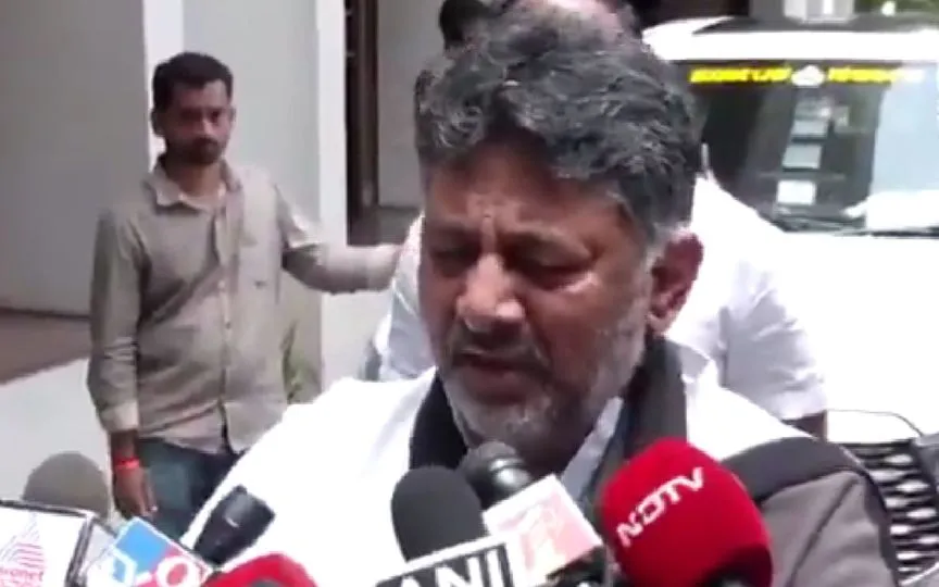 Karnataka Deputy CM DK Shivakumar broke down [Source: @nabilajamal_/x.com]