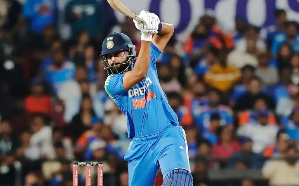 Shreyas Iyer in action [Source: @KkrKaravan/X]