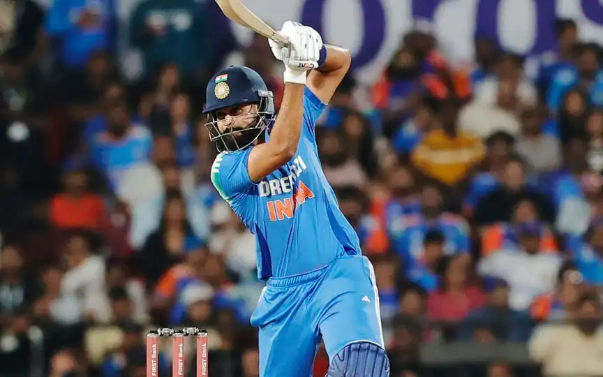 Shreyas Iyer in action [Source: @KkrKaravan/X]