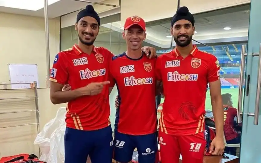 Adrian le Roux with Punjab Kings' players. [Source - Adrian le Roux/Instagram]