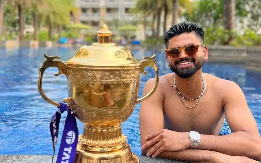 Shreyas Iyer wins the 2024 IPL trophy [Source: @itz_chillax/X]