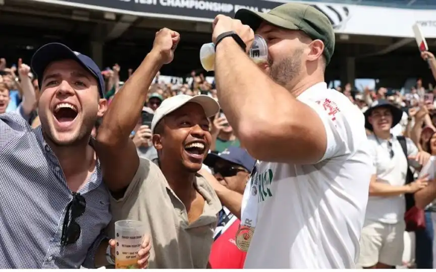 Aiden Markram drinking beer - (Source : @Johns/X.com)