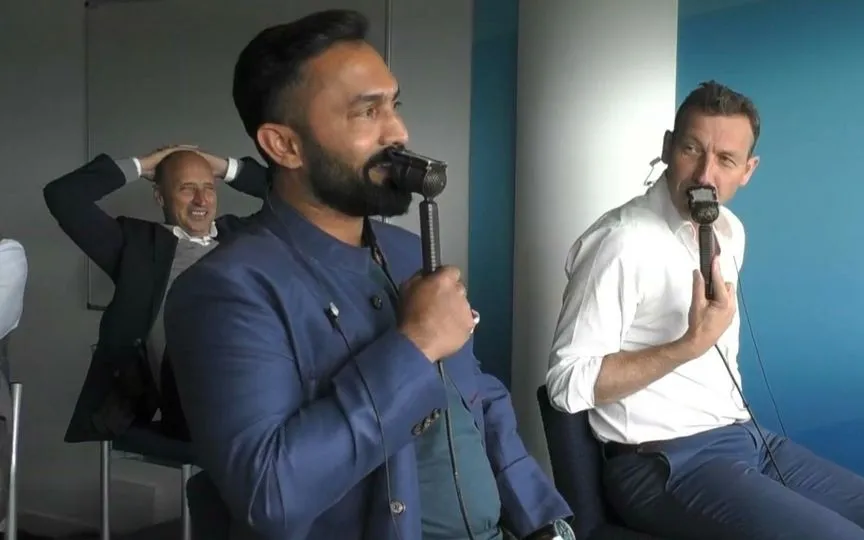 Dinesh Karthik, Michael Atheron and Nasser Hussain [Source: @mufaddal_vohra/x.com]
