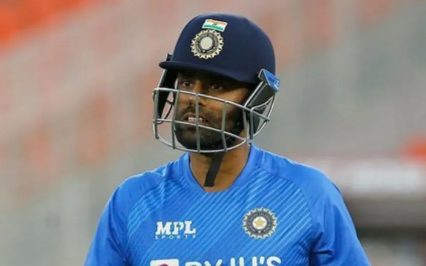 Suryakumar Yadav travels to England - (Source : @Johns/X.com)