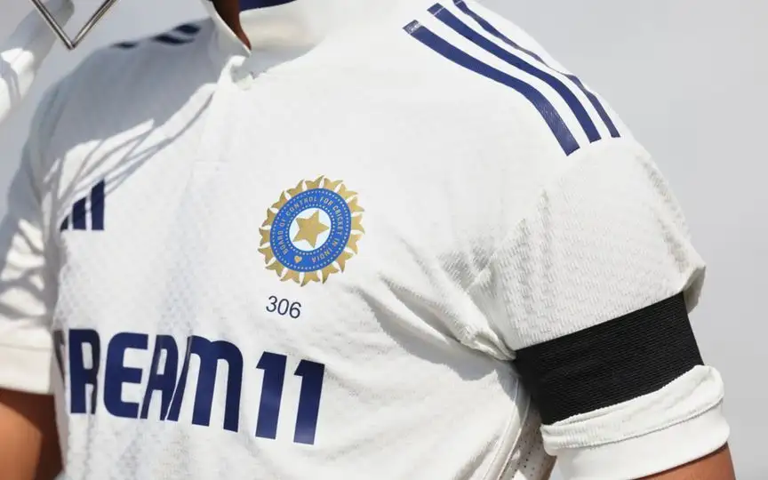 Players are wearing black Armbands (Source: AP)
