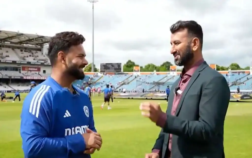 Rishabh Pant speaking with Pujara - (Source : @ScreenGrab/X.Com)