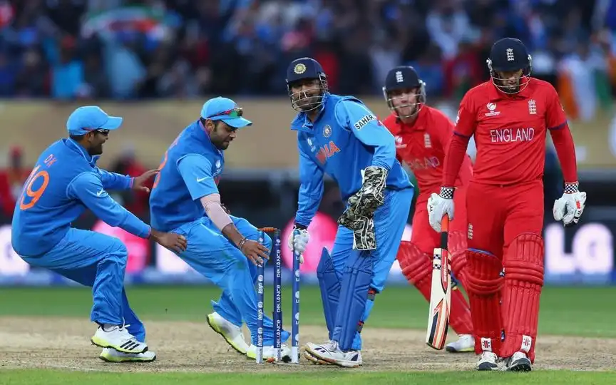 MS Dhoni lifted the Champions Trophy 2013 [Source: @definitelynot05/X.com]