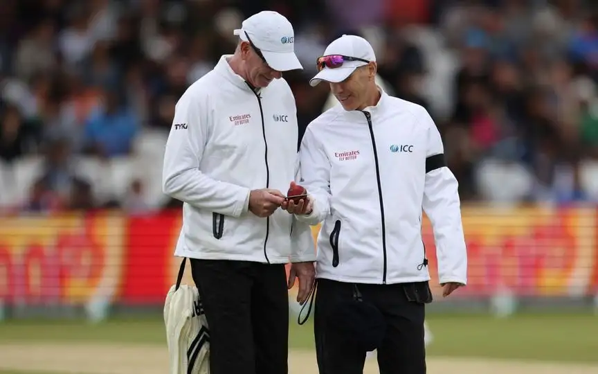Umpires Discuss - (Source : AP)
